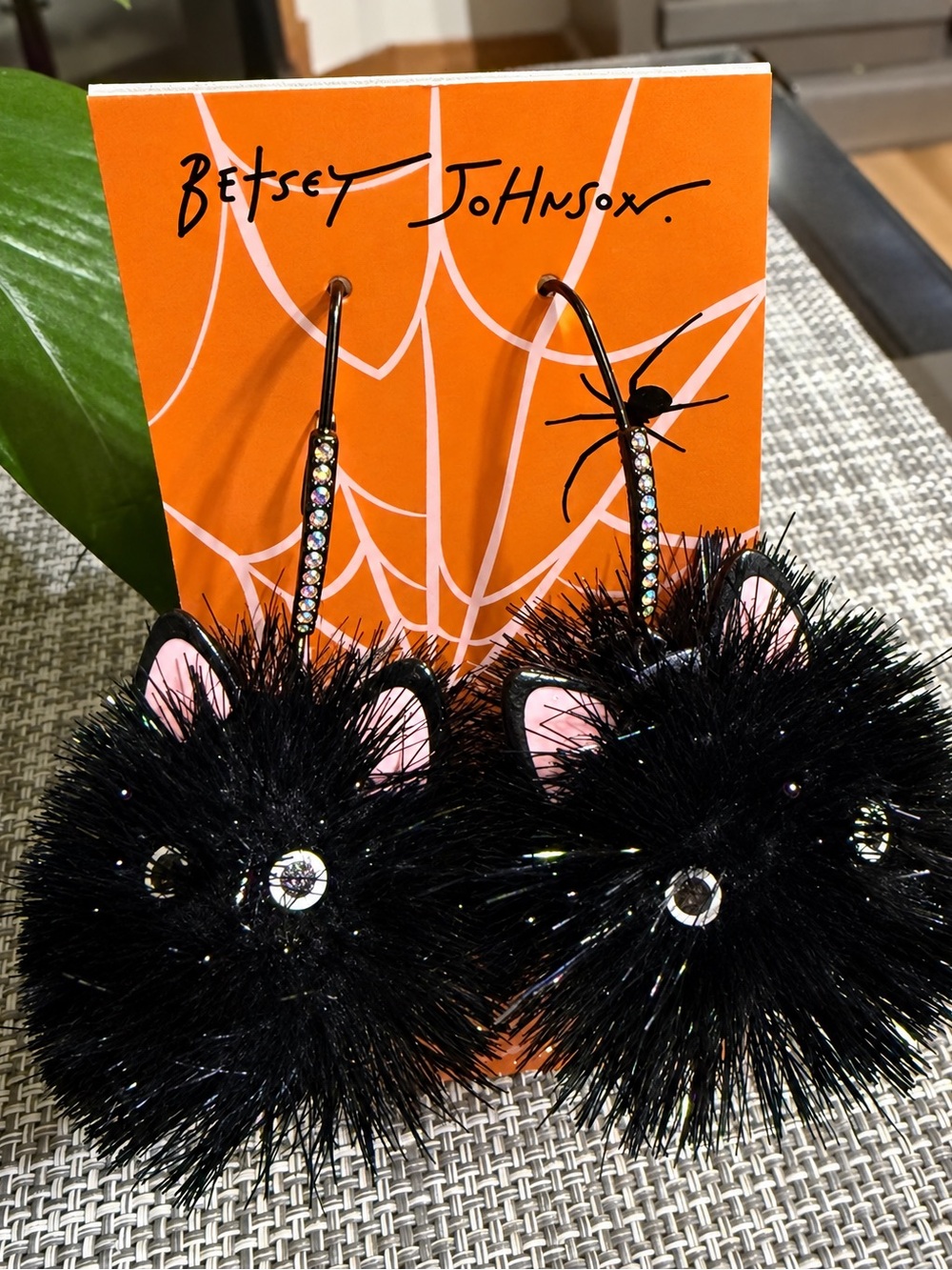 Betsey Johnson🐈‍⬛Sparkle Black Pom Cat Drop Earrings🕷️with Pink Accents